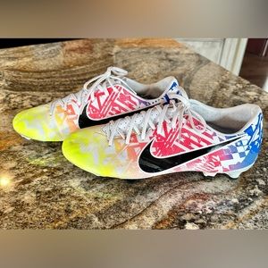 Nike Mercurial Vapor 13 Academy Neymar Jr. FG Soccer Cleats 
Mens 9.5